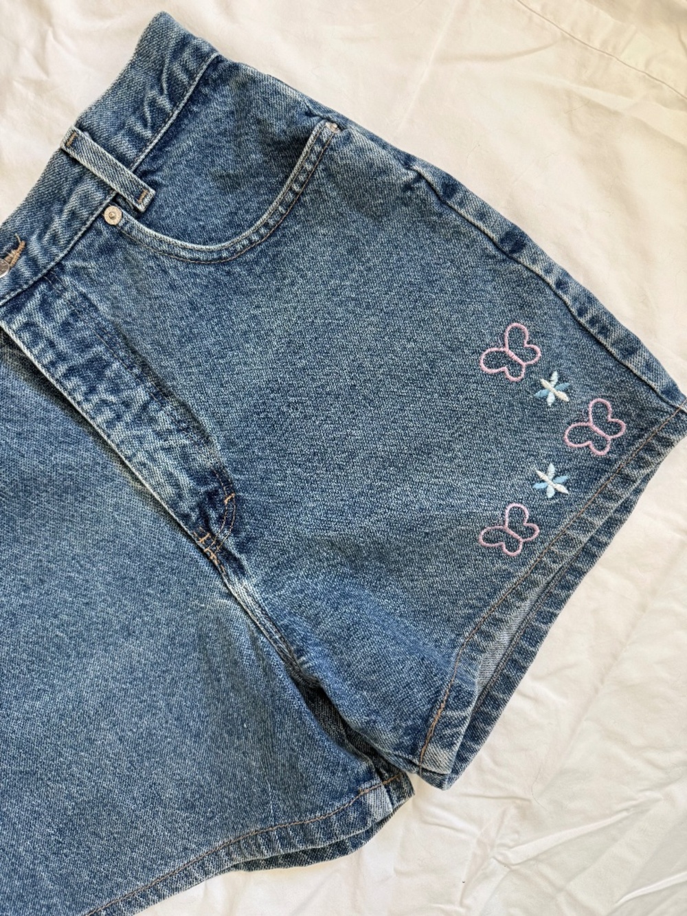 VINTAGE y2k Nevada butterfly embroidered denim high-rise mom shorts